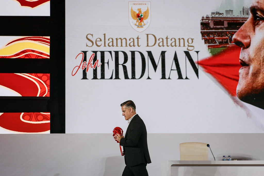 John Herdman saat diperkenalkan sebagai pelatih Timnas Indonesia dan menyatakan kesiapan menghadapi tekanan