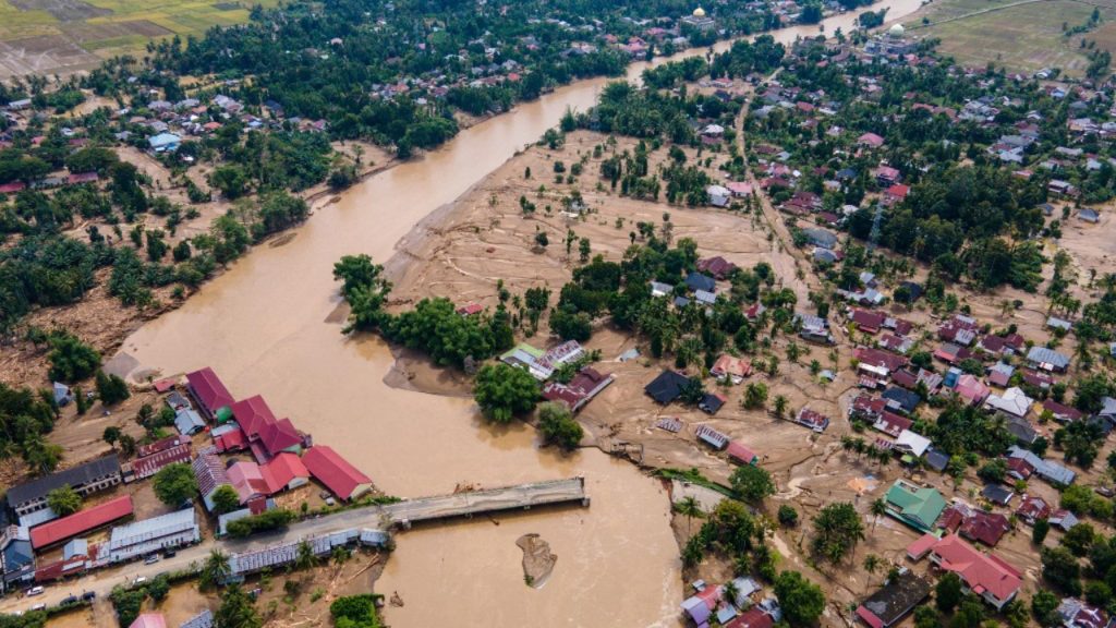Pemulihan pemerintahan daerah pascabencana banjir di Sumatra