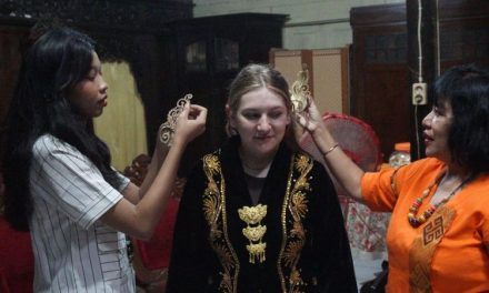 Pengalaman Pembelajaran Budaya Jawa Oleh Mahasiswa Asing