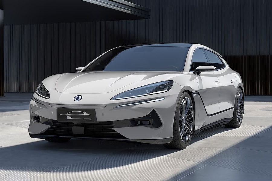 Denza Z9GT tampilan eksterior mobil listrik premium dengan desain futuristis