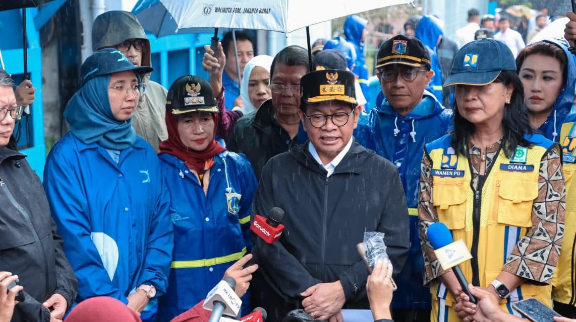 Kunjungan Gubernur Jakarta ke Pengungsian Banjir di Cengkareng