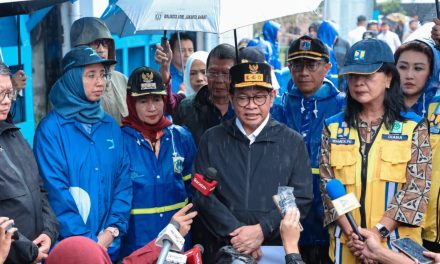 Kunjungan Gubernur Jakarta ke Pengungsian Banjir di Cengkareng