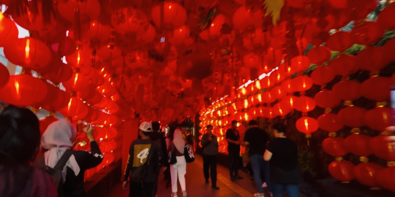 Lampion Imlek Percantik Bundaran HI, Warga Berbondong Datang