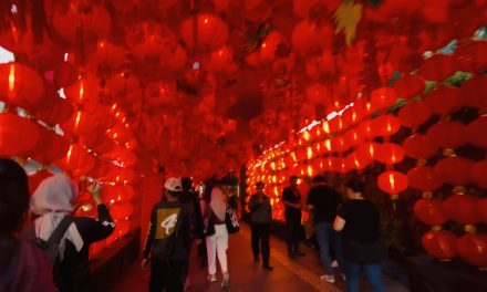 Lampion Imlek Percantik Bundaran HI, Warga Berbondong Datang