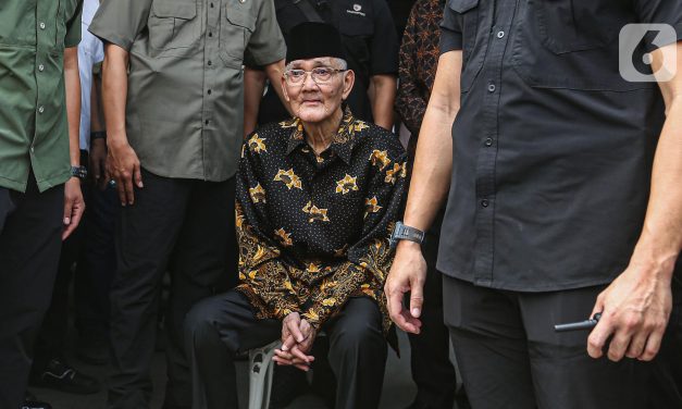 Mantan Wakil Presiden ke-6 RI Try Sutrisno Tutup Usia di Jakarta