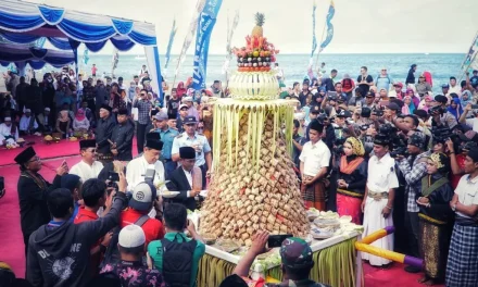 Lebaran Topat Lombok: Tradisi Sasak Sarat Makna dan Wisata