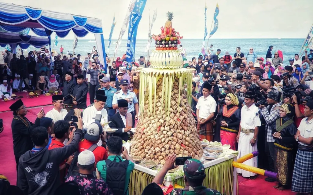 Lebaran Topat Lombok: Tradisi Sasak Sarat Makna dan Wisata