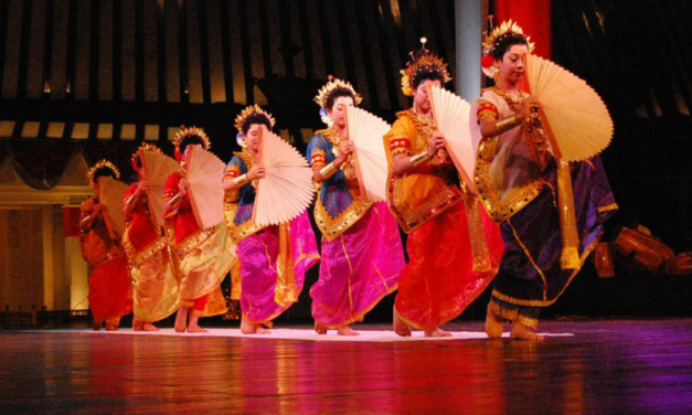 Tari Pakarena: Keanggunan dan Makna Budaya Sulawesi Selatan