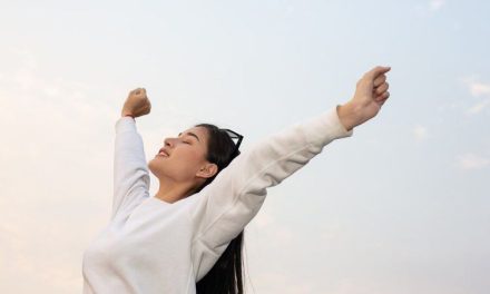 4 Teknik Napas untuk Redakan Stres dan Tenangkan Pikiran