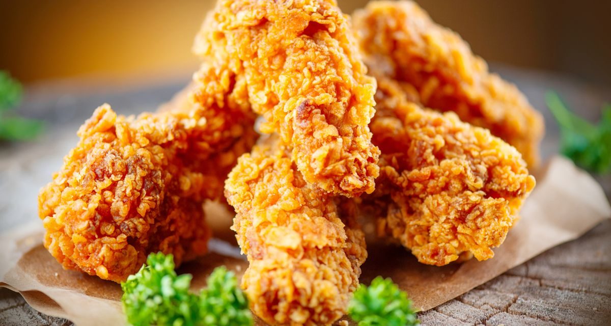 Tips Fried Chicken Renyah Tahan Lama dengan Trik Air Es