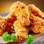 Tips Fried Chicken Renyah Tahan Lama dengan Trik Air Es