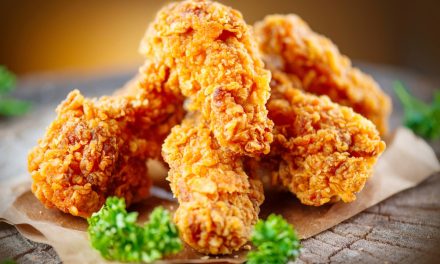 Tips Fried Chicken Renyah Tahan Lama dengan Trik Air Es