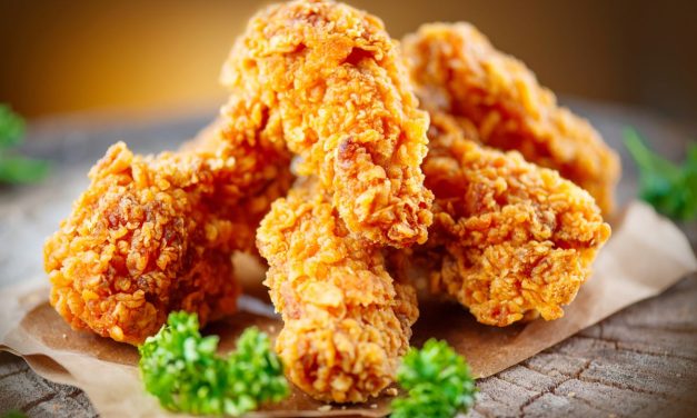 Tips Fried Chicken Renyah Tahan Lama dengan Trik Air Es