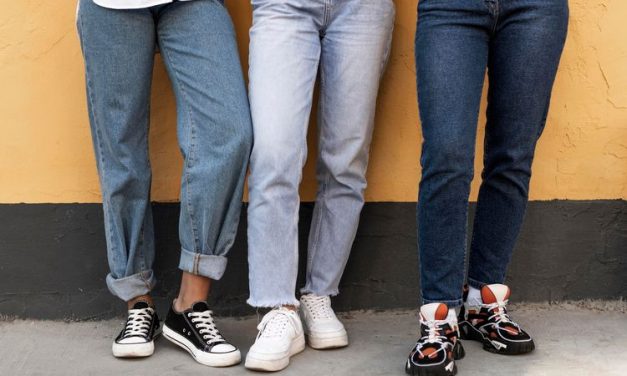 5 Model Jeans yang Harus Dihindari di Usia 40 agar Tetap Stylish