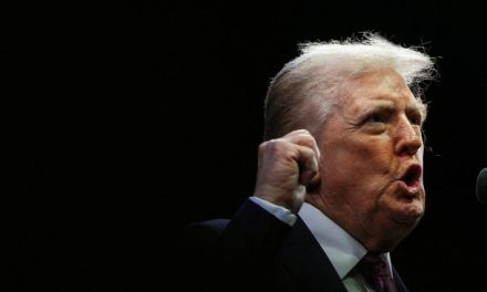 Trump Ancam Blokade Selat Hormuz Usai Negosiasi AS-Iran Gagal