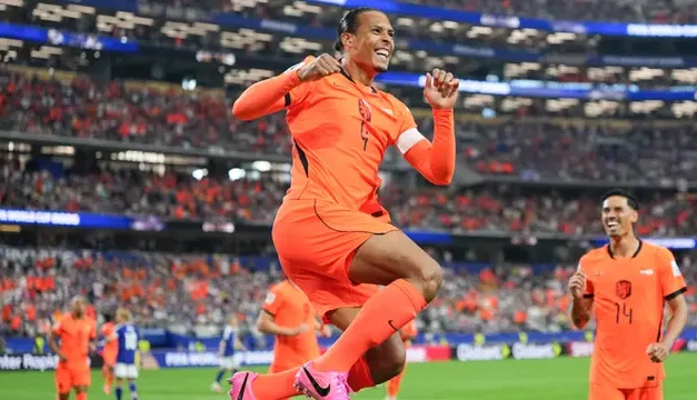 Virgil van Dijk Dikecam dan Dipuji Belanda Ditahan Jepang 2-2