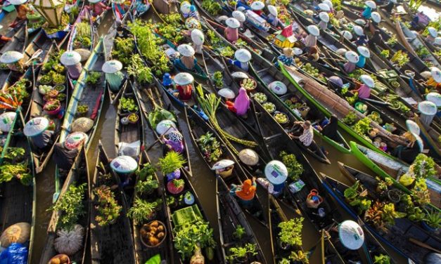 Keunikan Pasar Terapung Kalimantan Selatan yang Tetap Bertahan