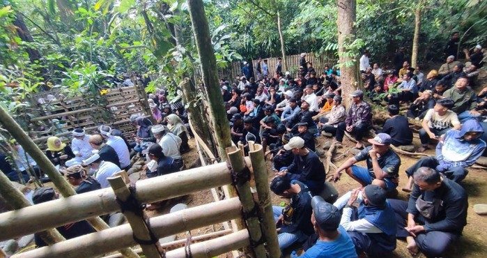 Tradisi Merlawu Wanasigra, Ribuan Warga Ciamis Berkumpul dan Doakan Leluhur