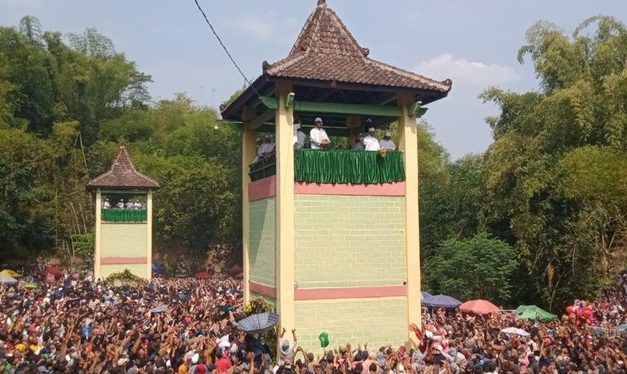 Tradisi Yaaqawiyyu Jatinom, Ribuan Warga Berebut 65 Ribu Apem
