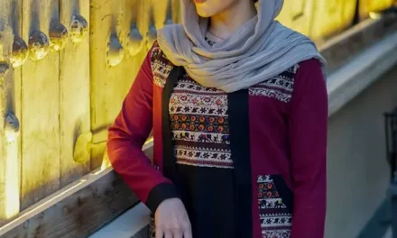 Tips Memilih Hijab untuk Batik, dari Gaya Kasual hingga Acara Formal