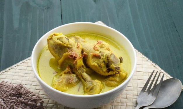 Resep Opor Ayam Kuning Gurih, Kuah Santan Kaya Rempah untuk Lauk Keluarga